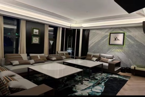 甘南夜色中的职业新选择 酒水促销员招募中